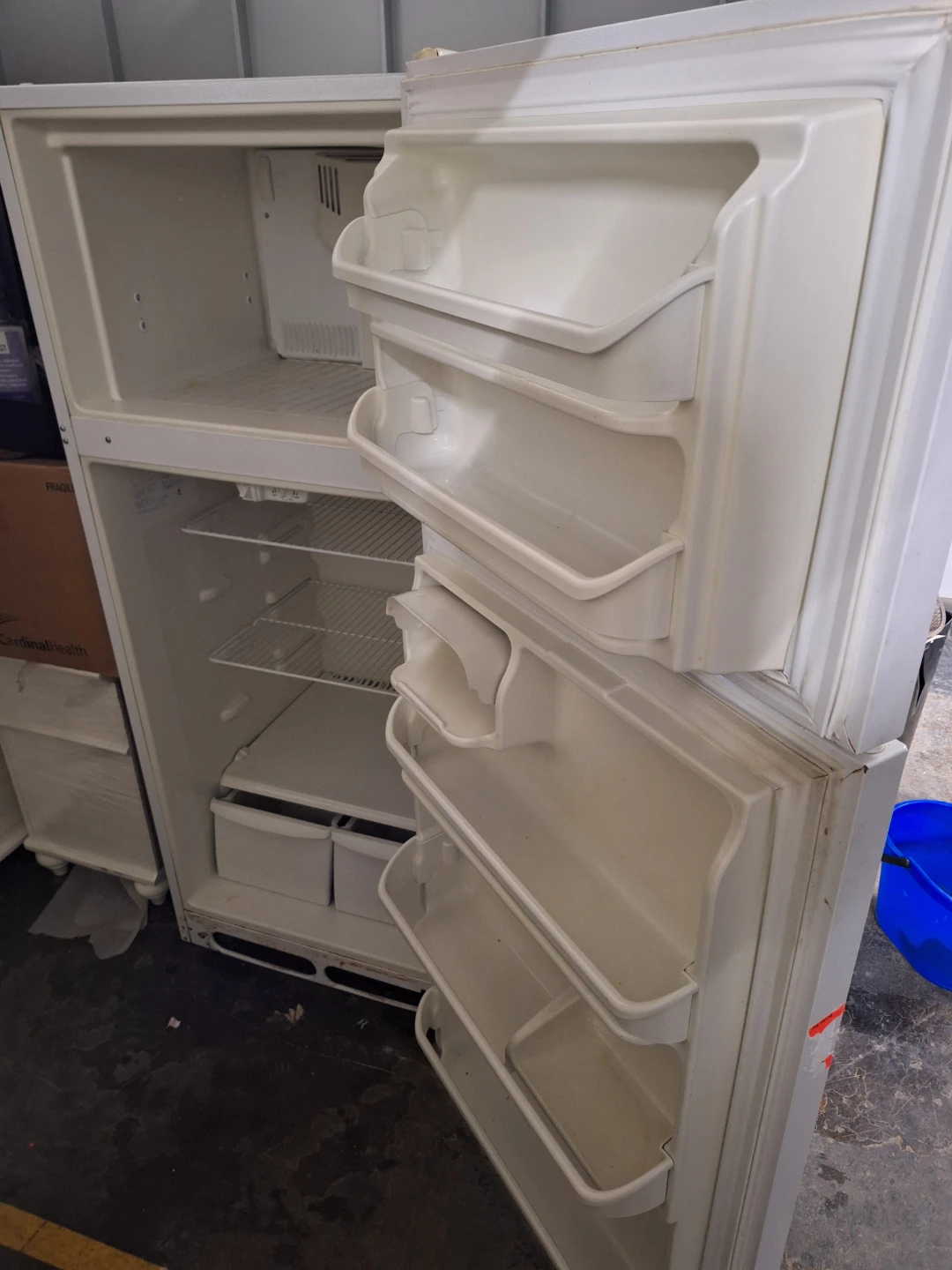 White Top Freezer Refrigerator - photo 3