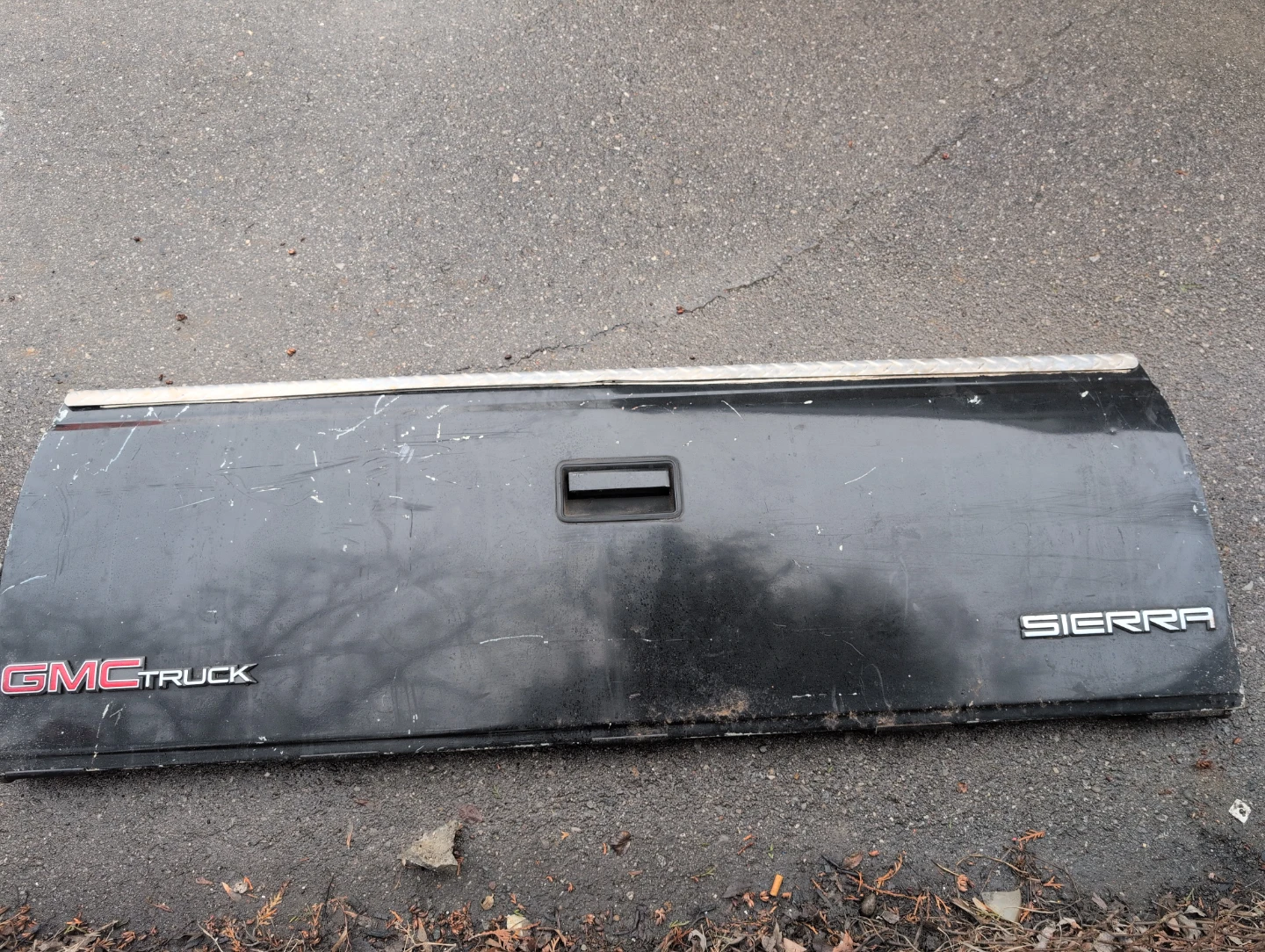 GMC Sierra Tailgate