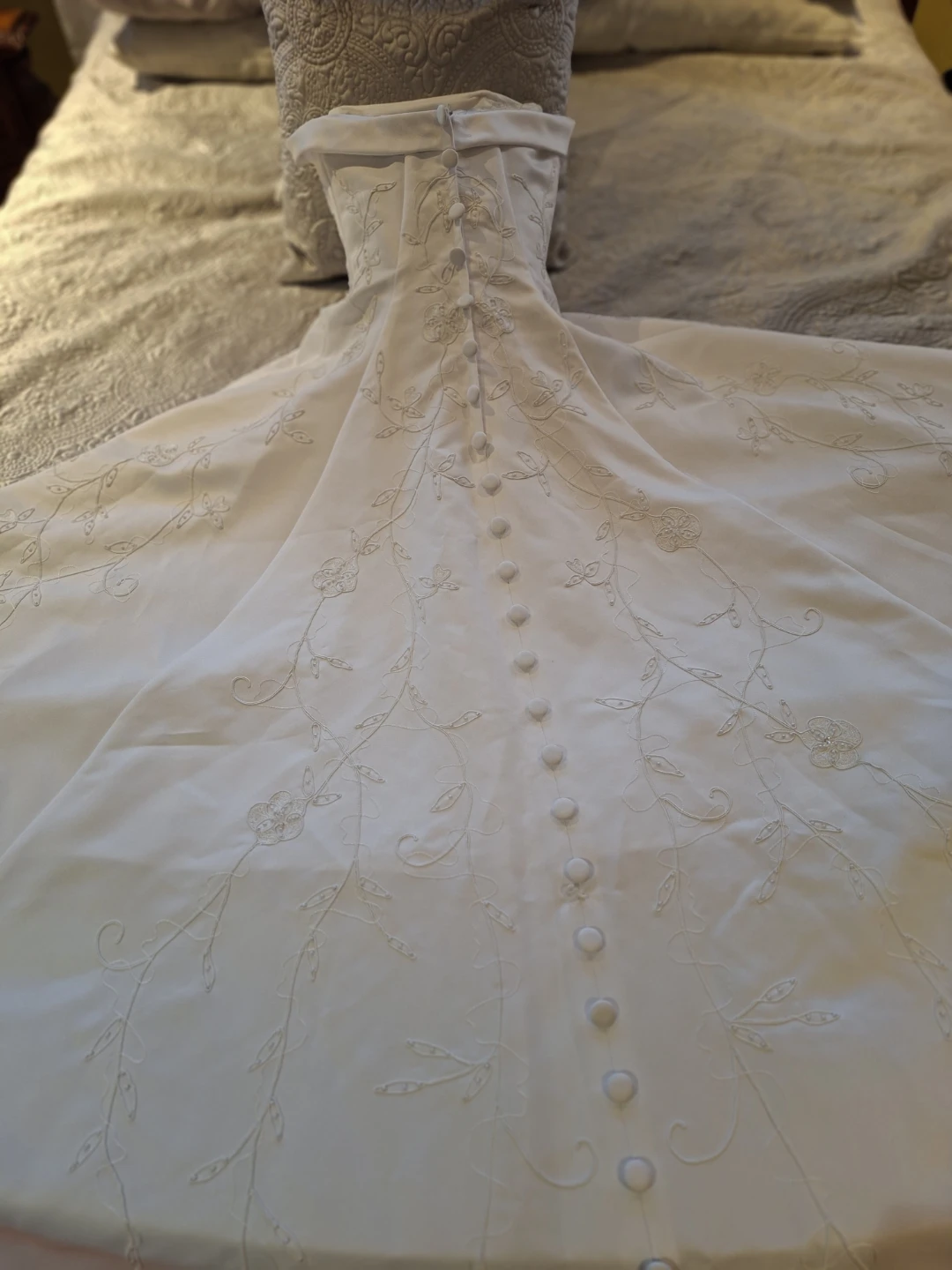 Wedding Dress with Veil and Tiara - photo 2