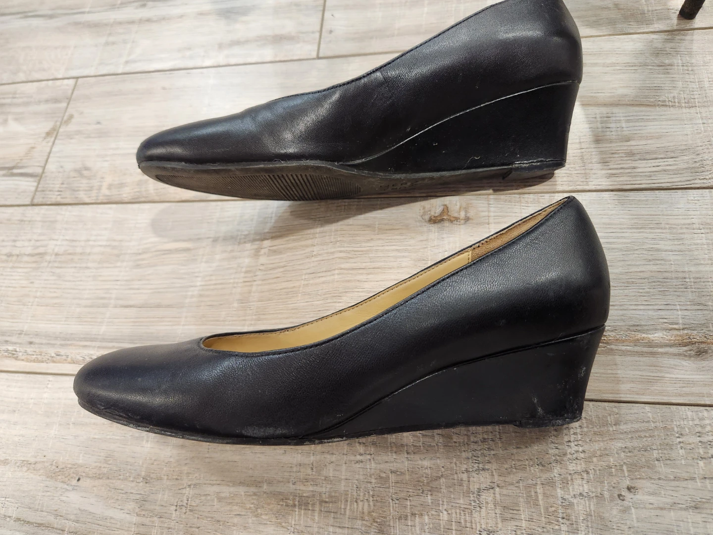 Naturalizer Black Wedge Heels size 5.5 - photo 2