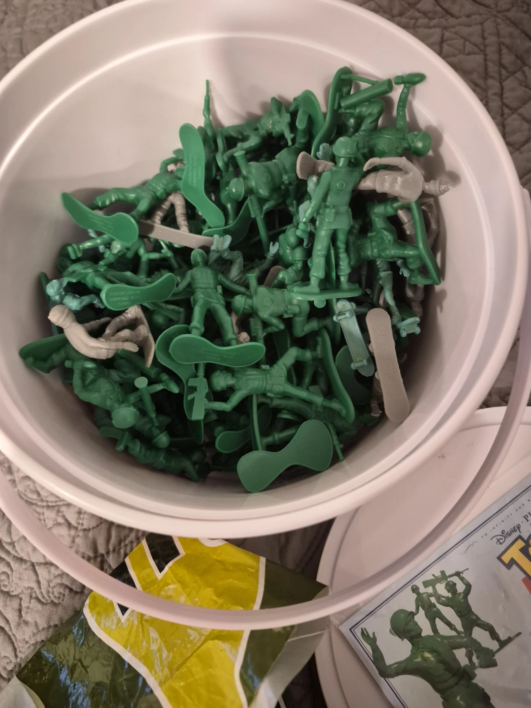 Disney Pixar Toy Story Bucket O' Soldiers - photo 2