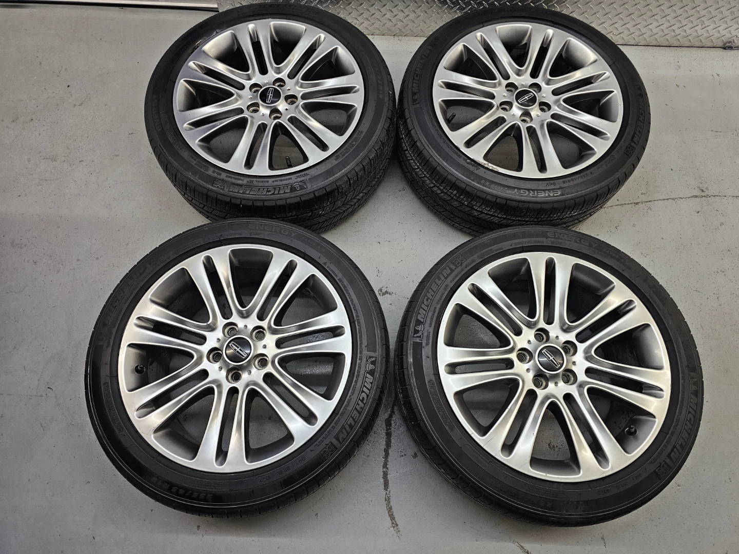 LINCOLN MKZ O.E.M RIMS AND ALL SEASON TIRES 235/45 R18 - photo 4