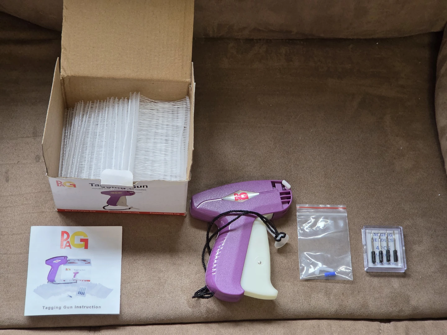PAG Tagging Gun with 2000 Fasteners and 5 Needles - photo 2