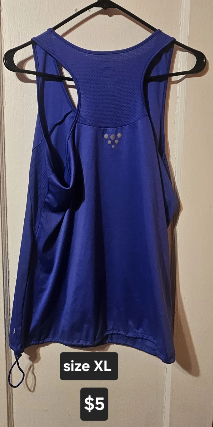 Women's athletic top - photo 3