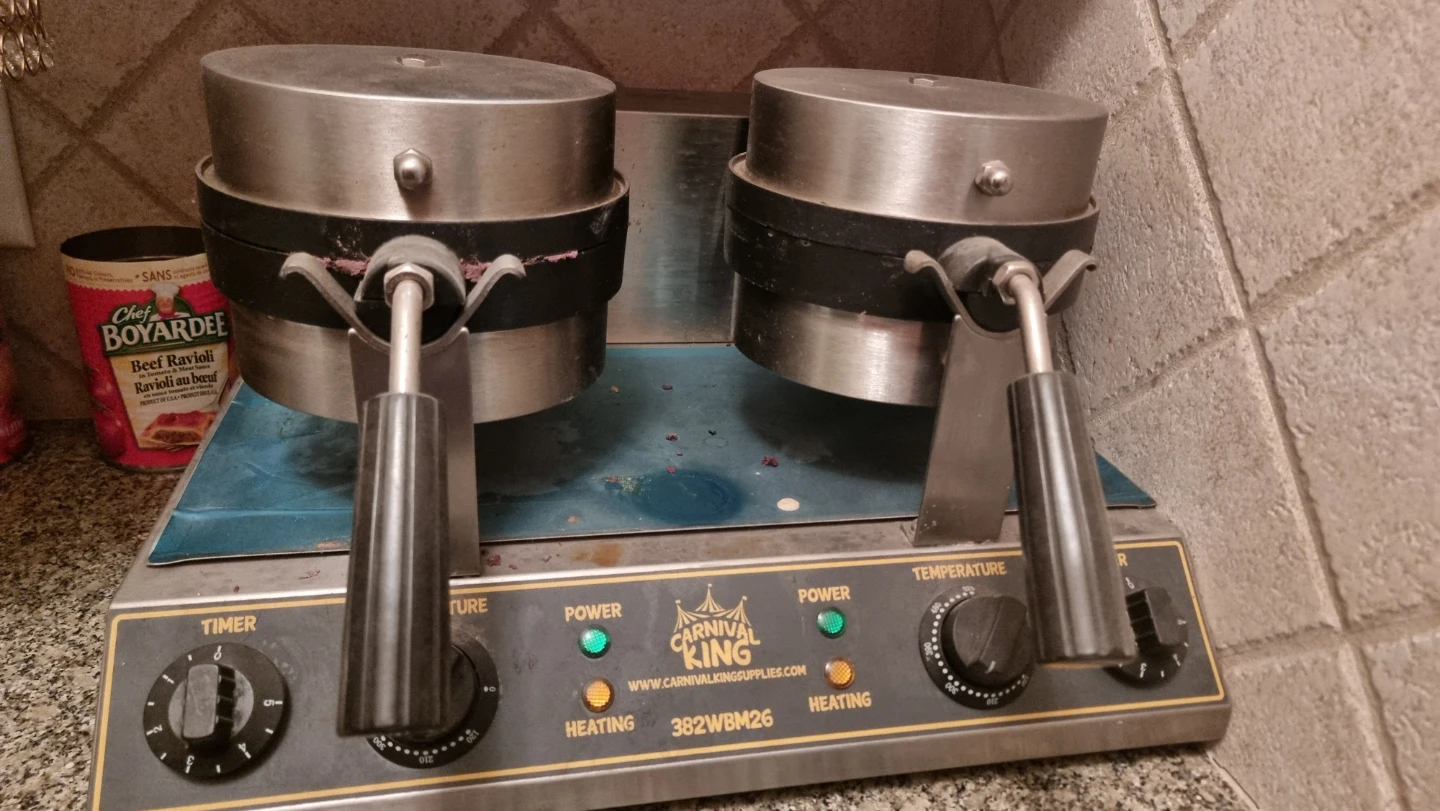 Carnival King WBM26 Double Belgian Waffle Maker with Timers - photo 4