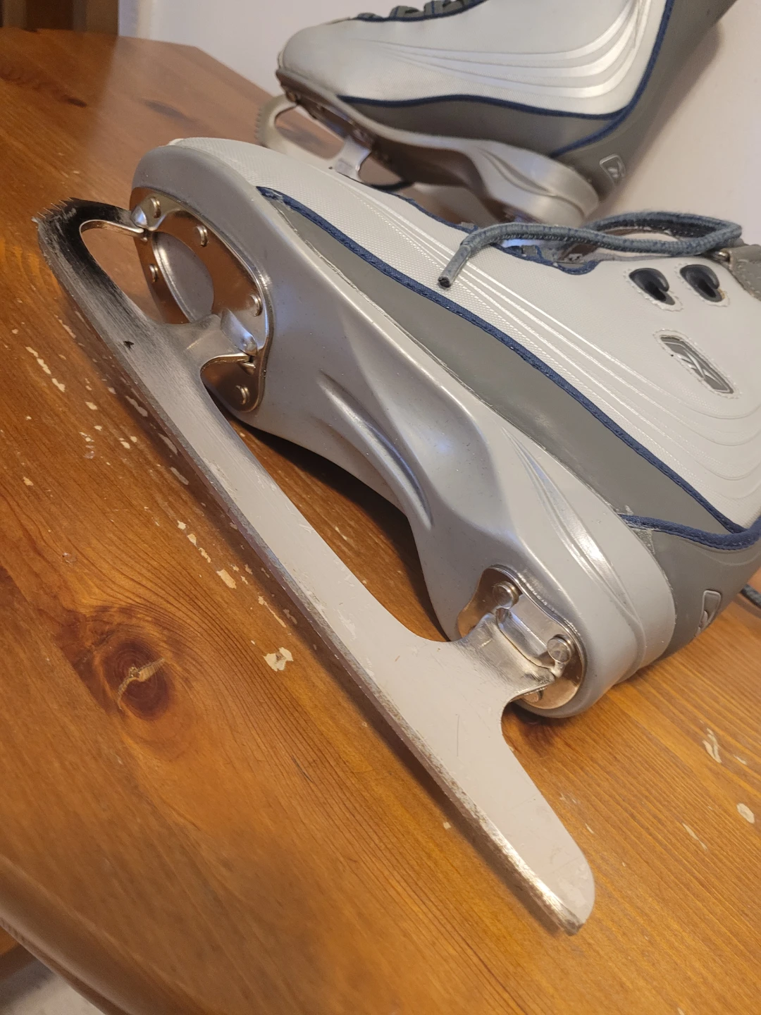 Size 6 womens Reebok Figure Skates - photo 3