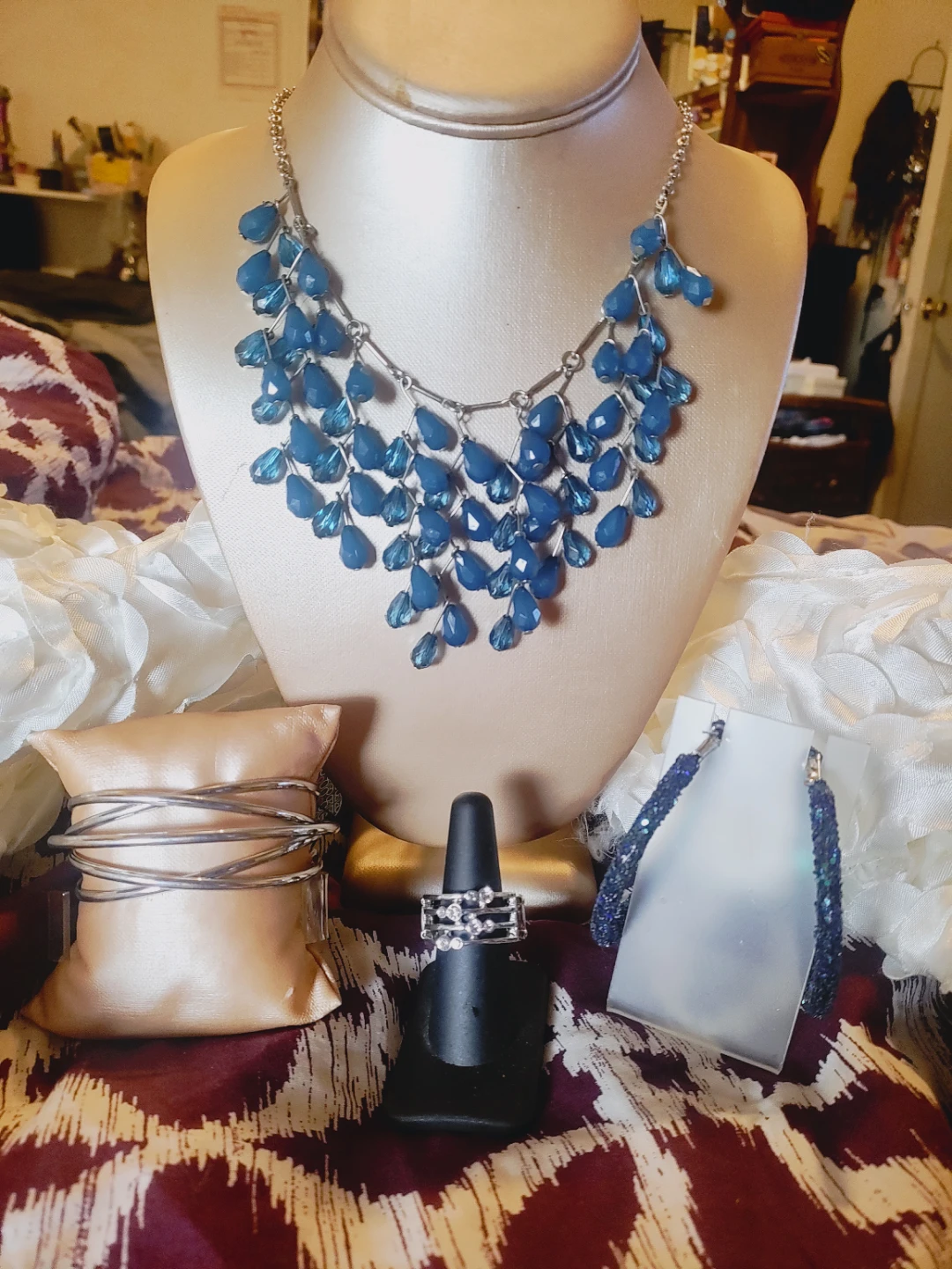 🧡Blue four piece setl blue Necklace, ring, cuff earrings New