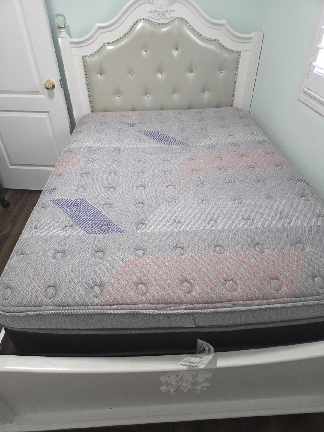 Serta Mattress with protector - photo 4