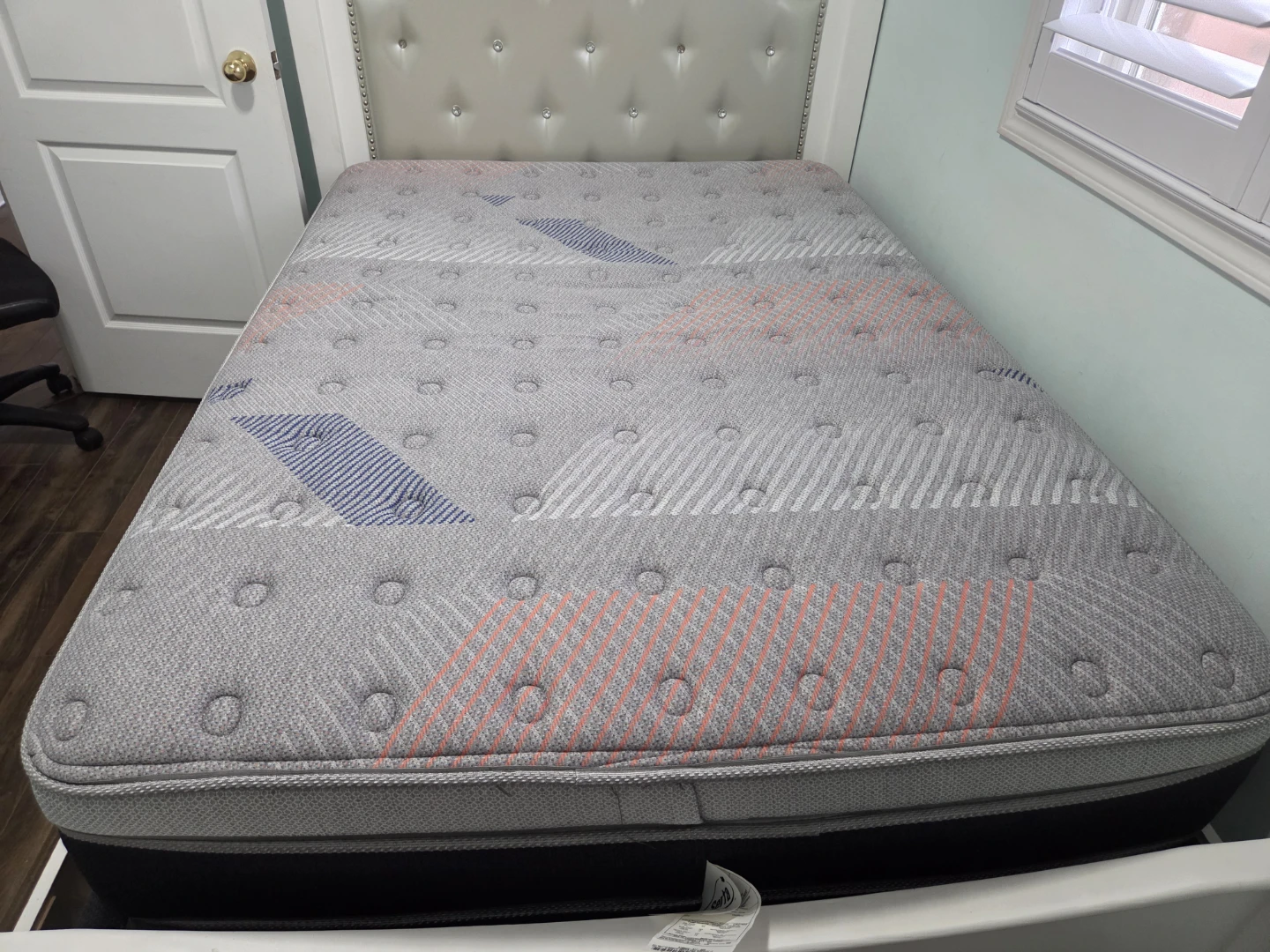 Serta Mattress with protector - photo 5