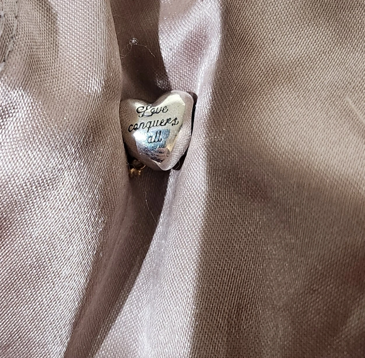 Heart with Bee Charm "Love Conquers All" - photo 2