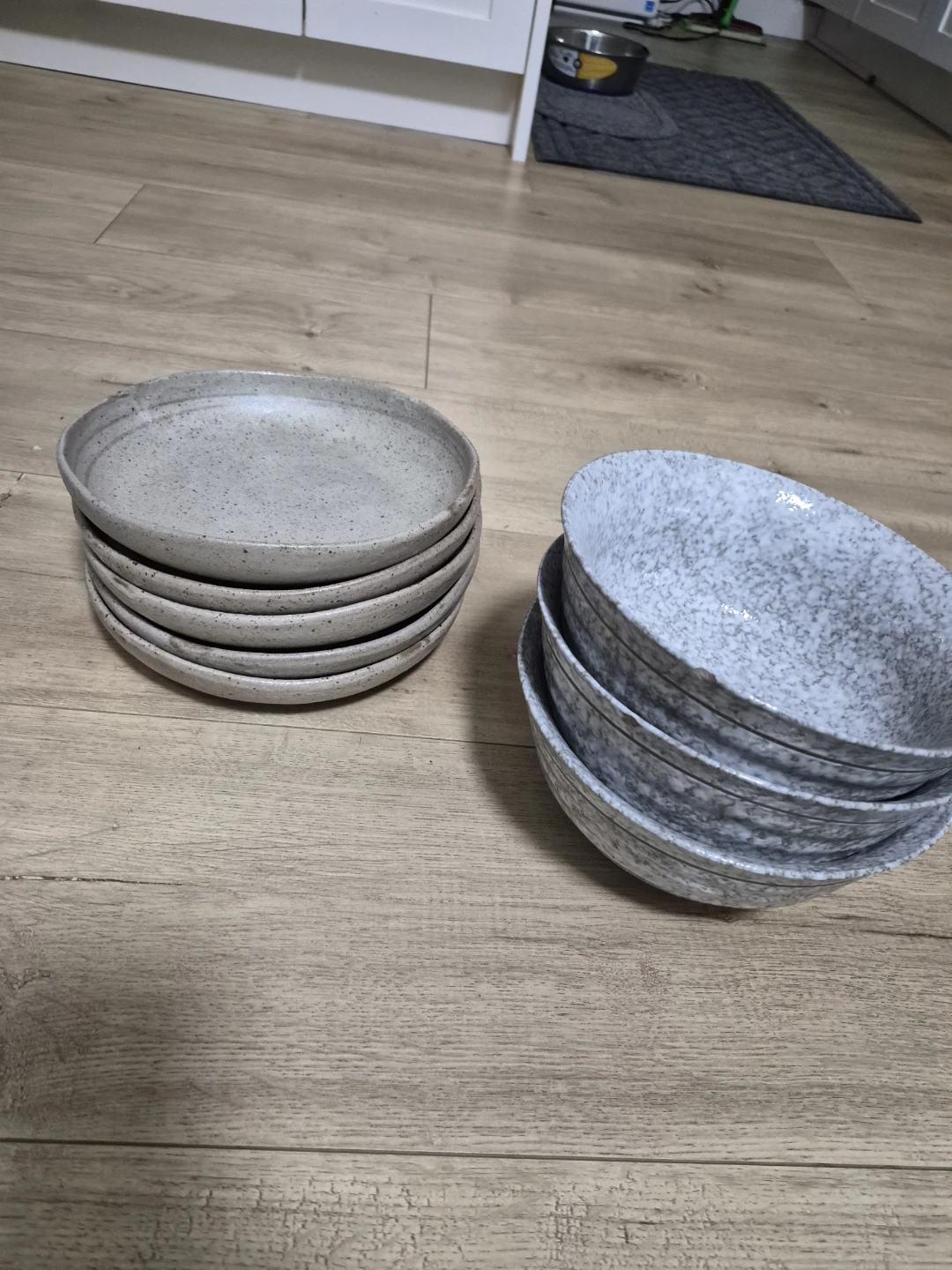 Set of 3 Speckled Ceramic Bowls and 5 Plates - photo 2