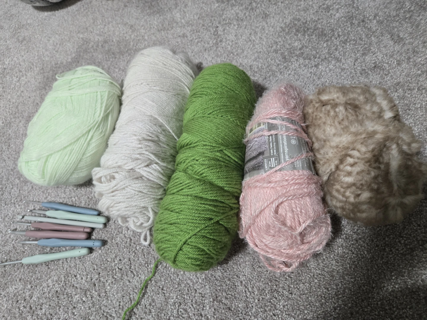 Yarn and Crochet Hooks Set