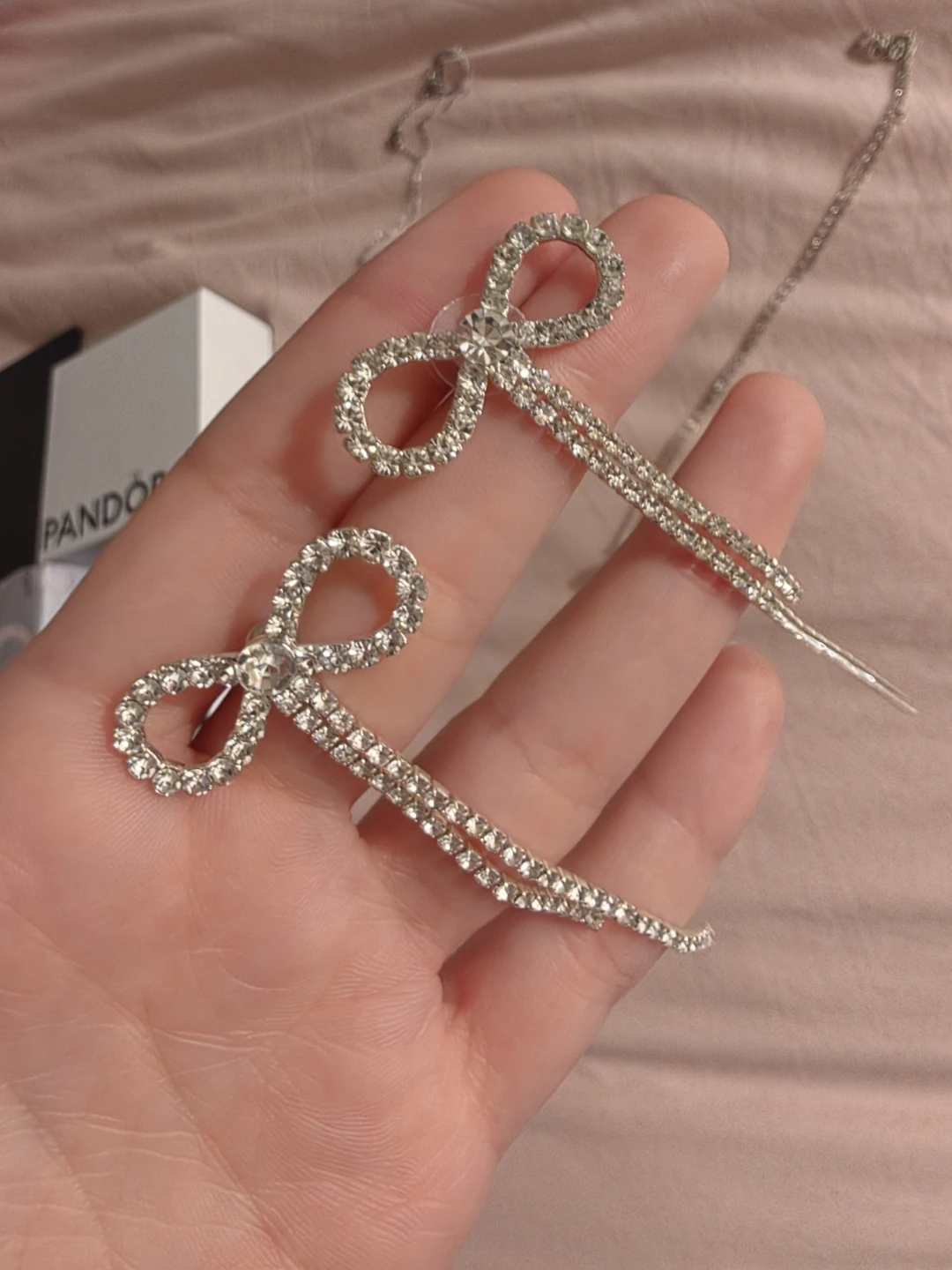 Sparkly Stud Bow earrings - photo 3