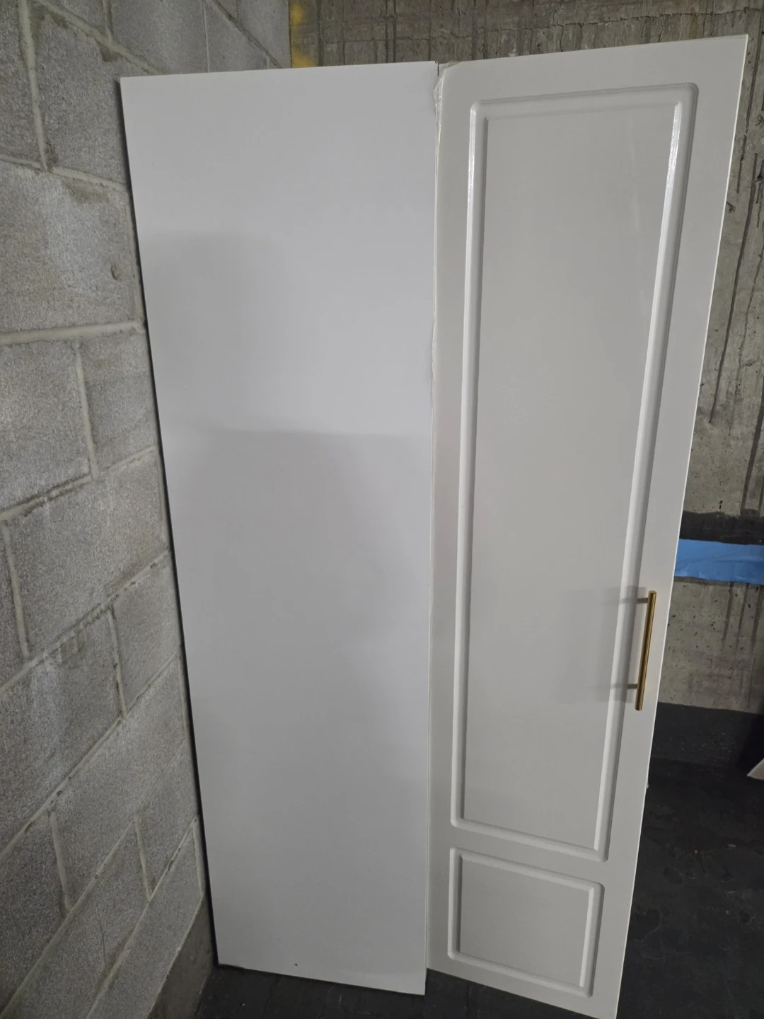White Double Door Wardrobe with Gold Handles - photo 3