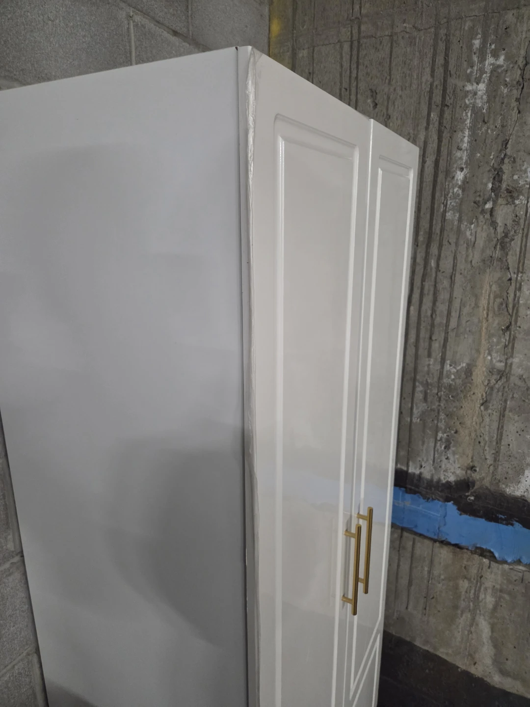 White Double Door Wardrobe with Gold Handles - photo 4