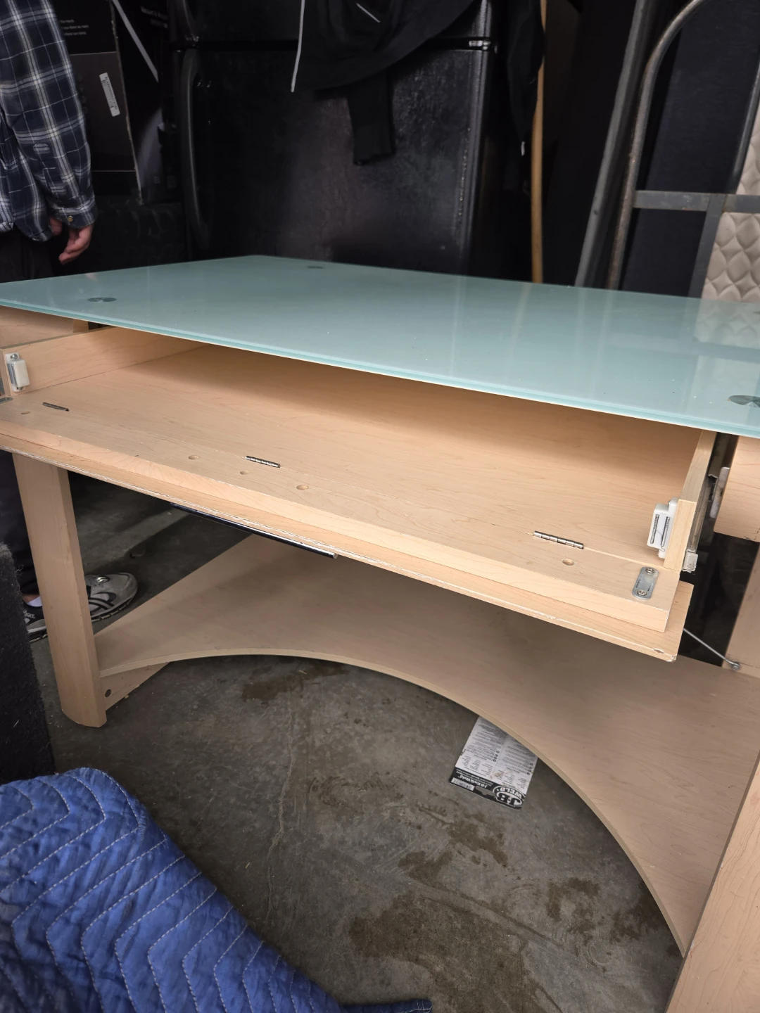 FREE DELIVERY! Nice Glass Top Desk w pull out keyboard drawer - photo 2