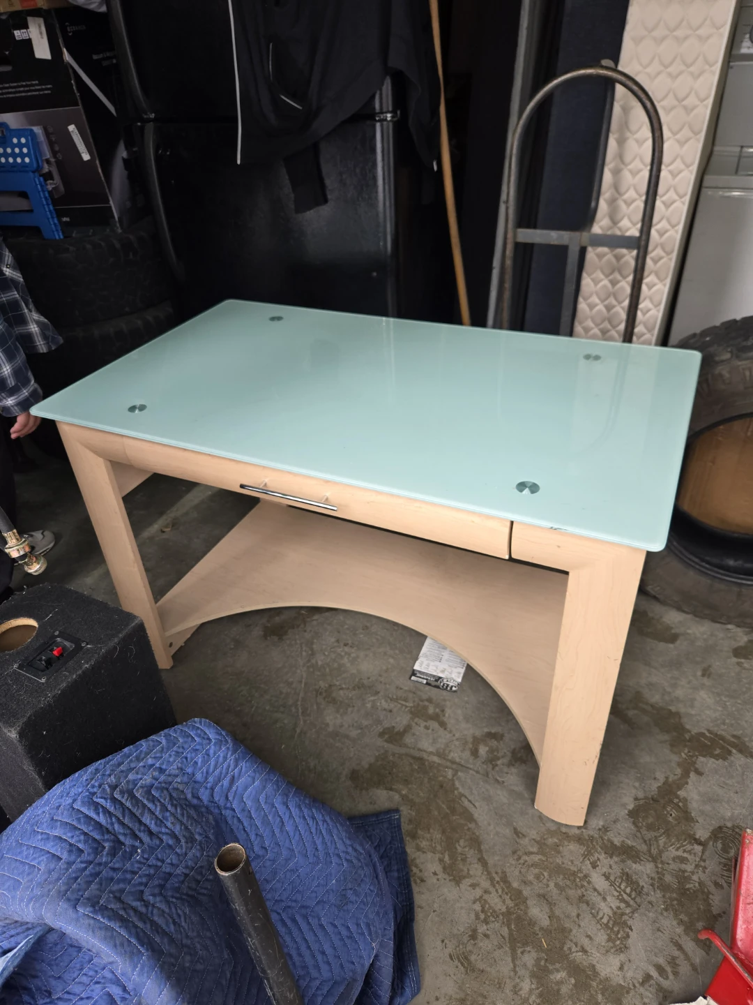 FREE DELIVERY! Nice Glass Top Desk w pull out keyboard drawer - photo 3