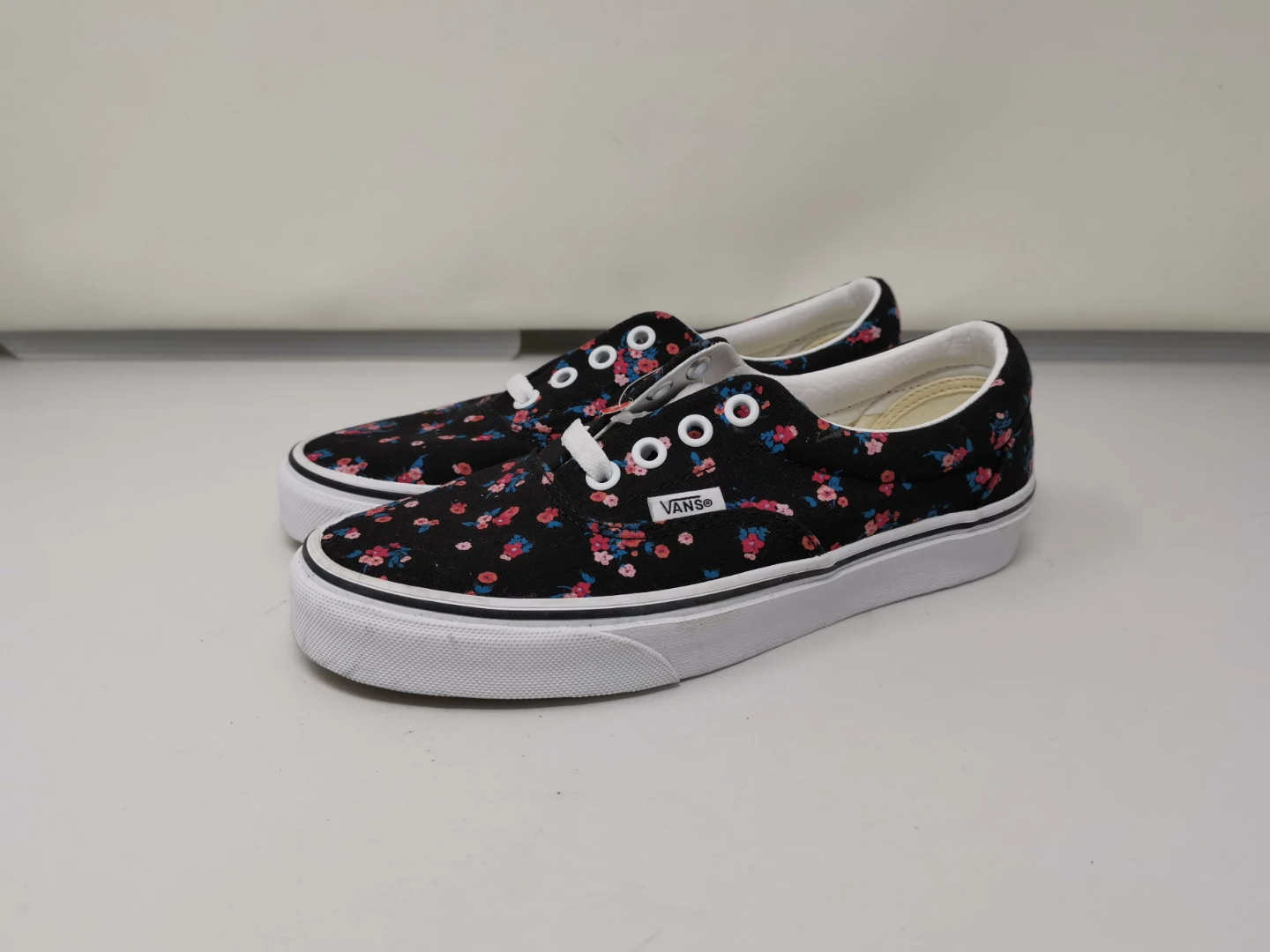 Brand New Vans shoes – Women’s Size 5 – Multiple Styles
