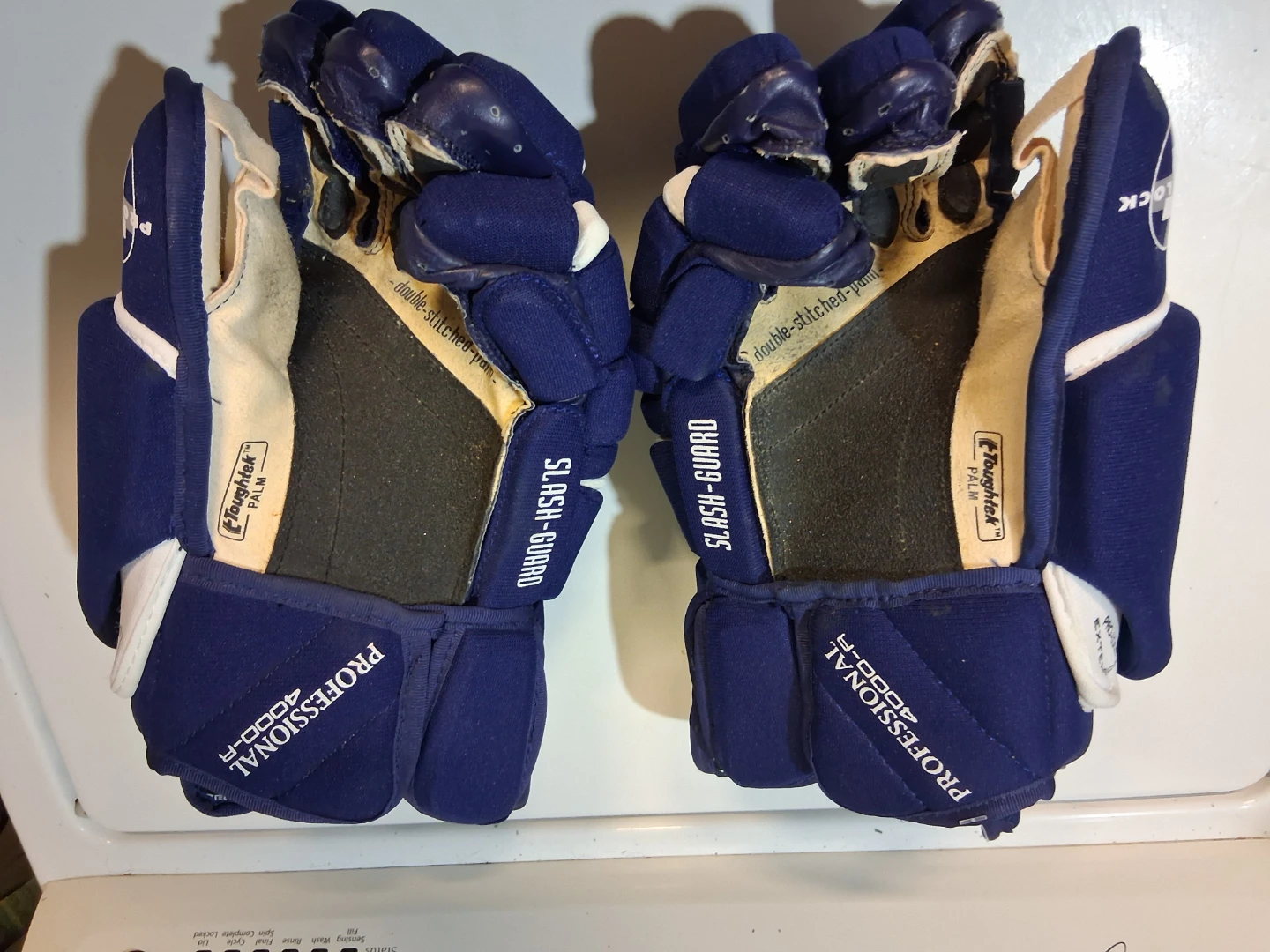 Winnwell pro stock 4000r hockey gloves - photo 5