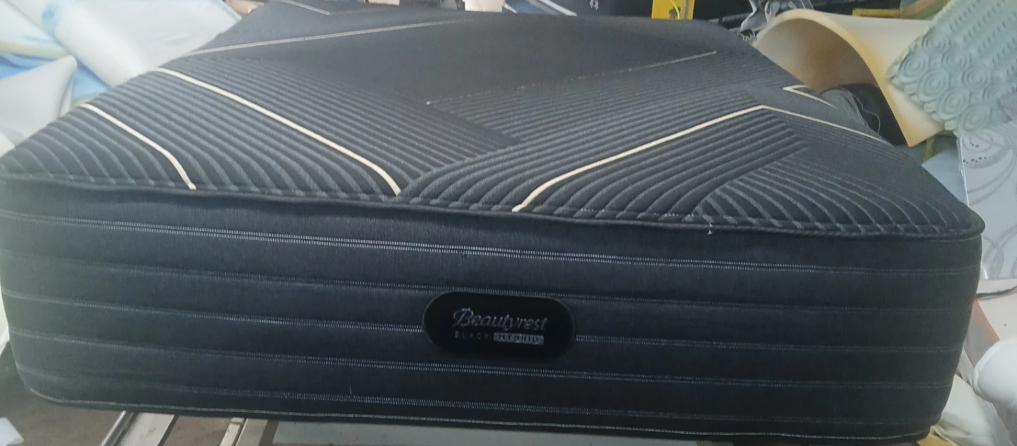 Beautyrest Black Hybrid Mattress - photo 2
