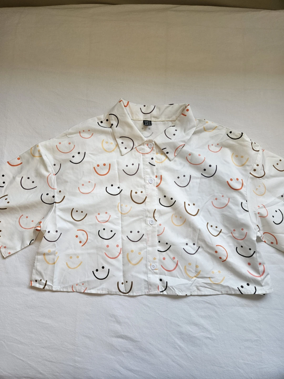 White Smiley Face Crop Shirt Size S