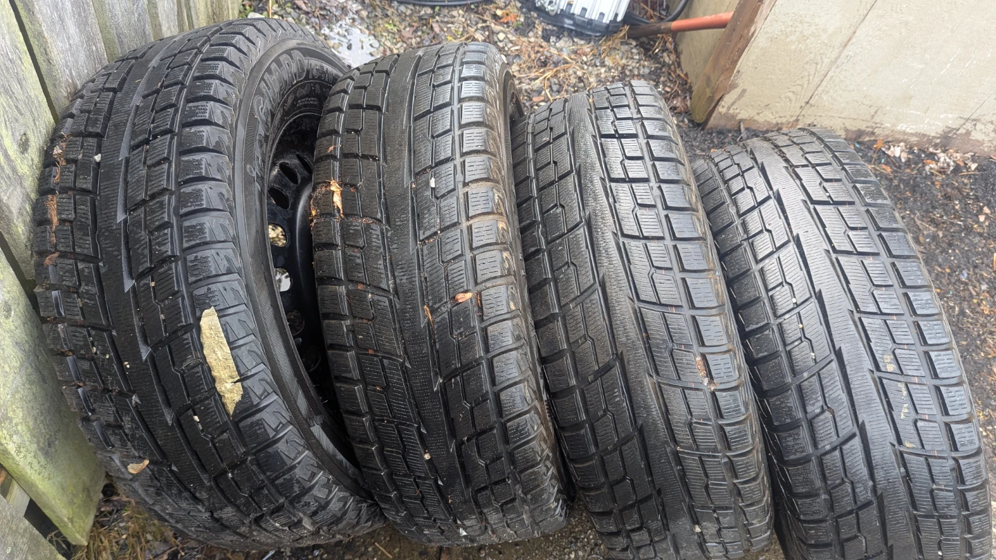 Yokohama Ice Guard Winter Tires on Rims - photo 2