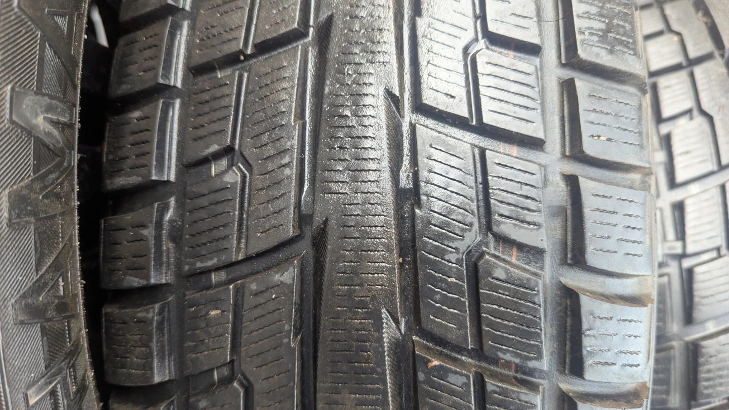 Yokohama Ice Guard Winter Tires on Rims - photo 3