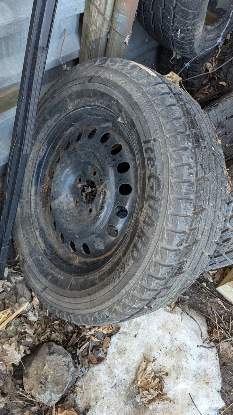 Yokohama Ice Guard Winter Tires on Rims - photo 5