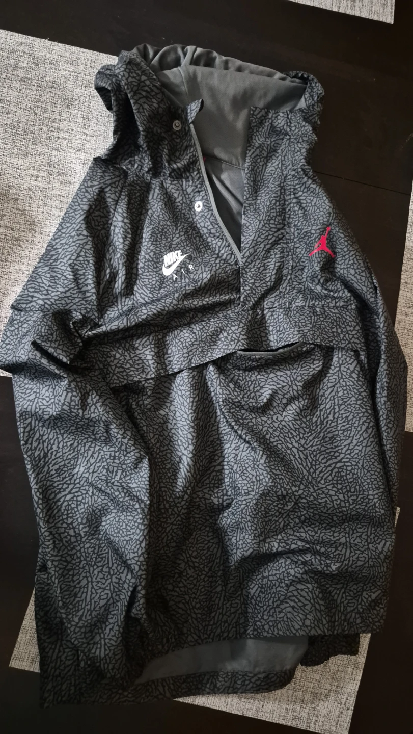 Air Jordan Spring Jacket – Men’s Medium – Excellent Condition - photo 2