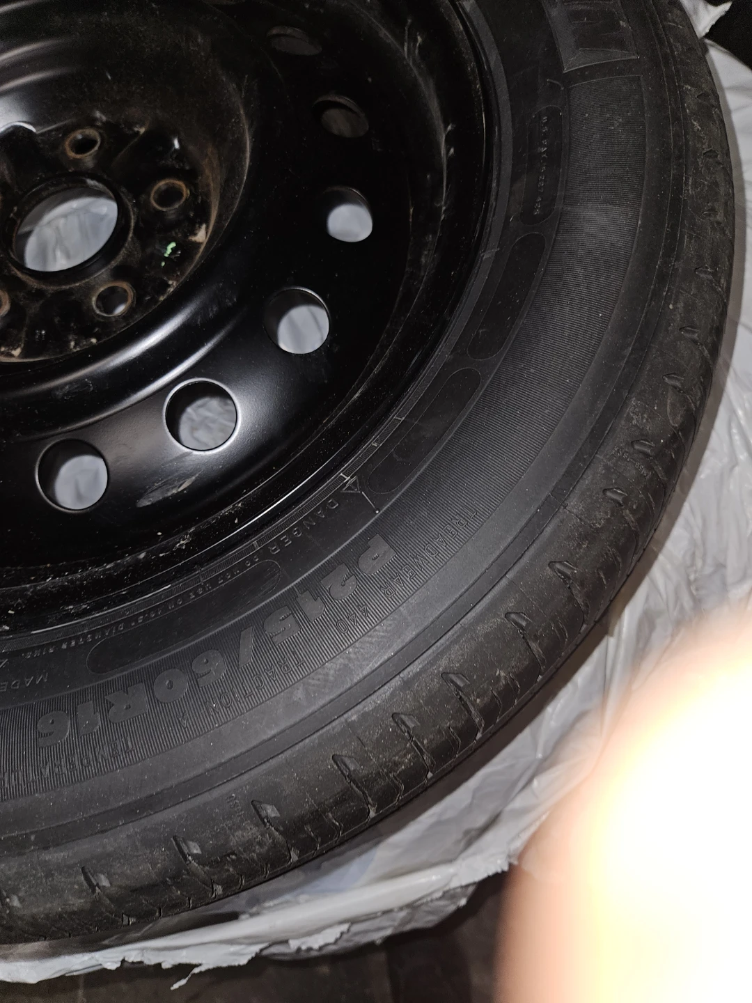 Michelin tires set of 4 brand new p215 60r16 allseason - photo 2