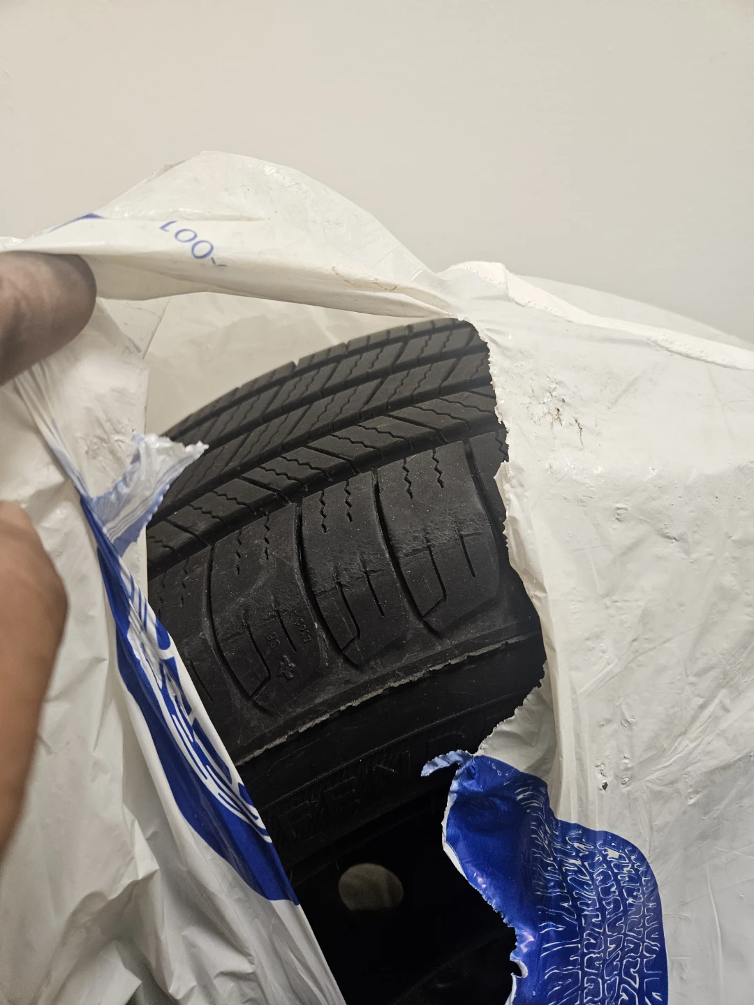 Michelin tires set of 4 brand new p215 60r16 allseason - photo 4