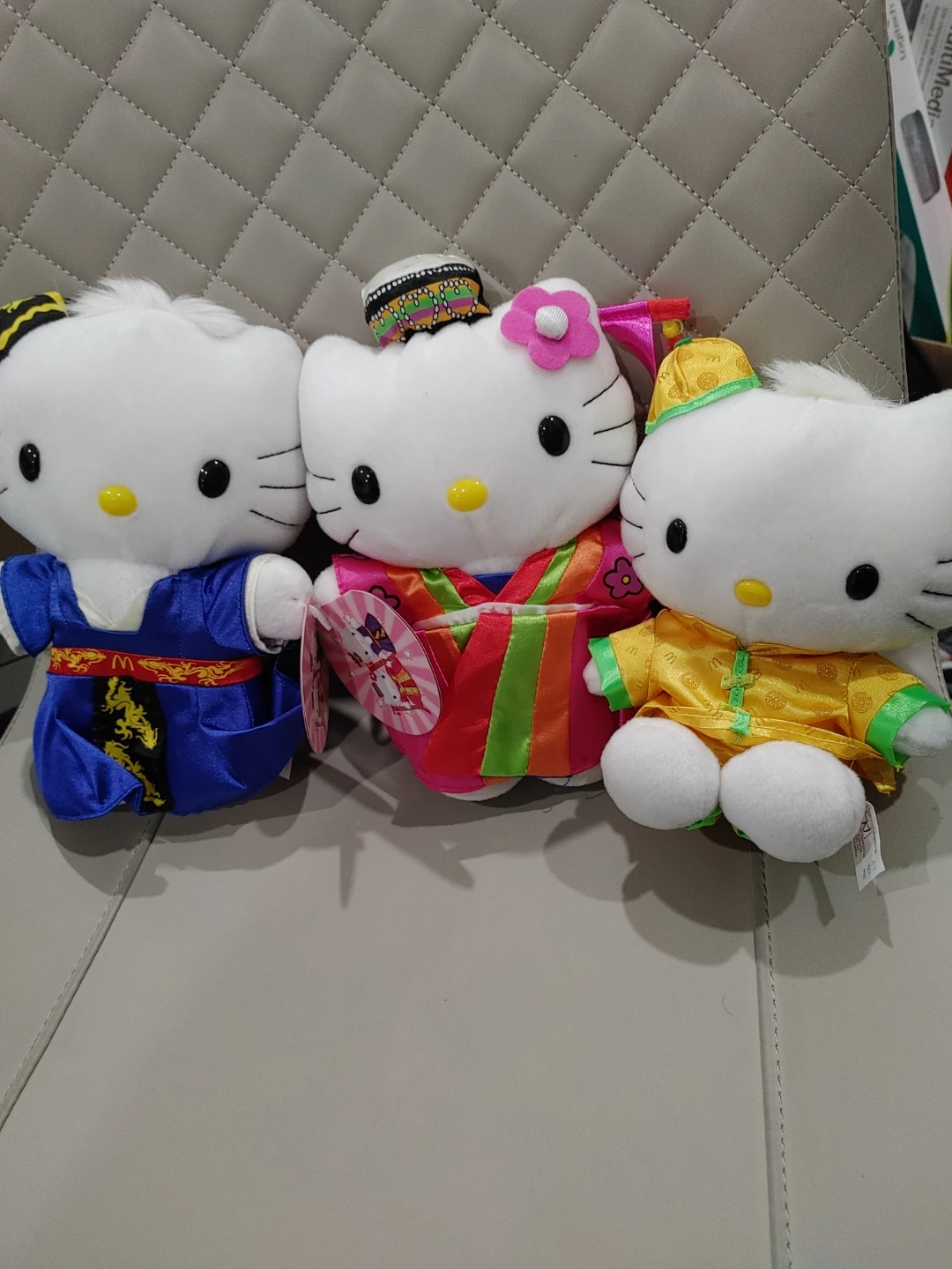 🧡THREE RARE NEW HELLO KITTY PLUSHIES FROM 2000!