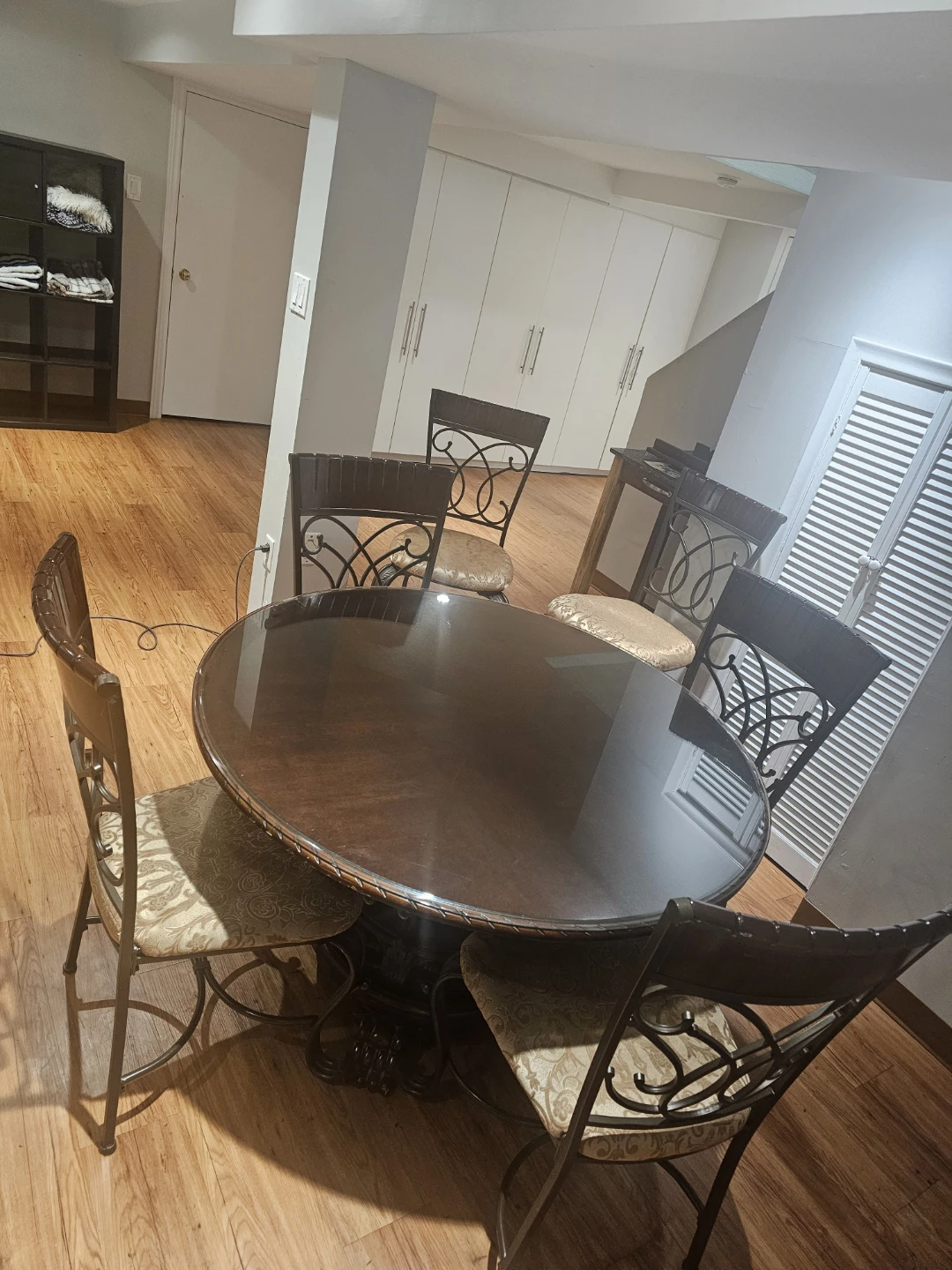 Round Dining Table and 4 Chairs + 2 Tall Chairs