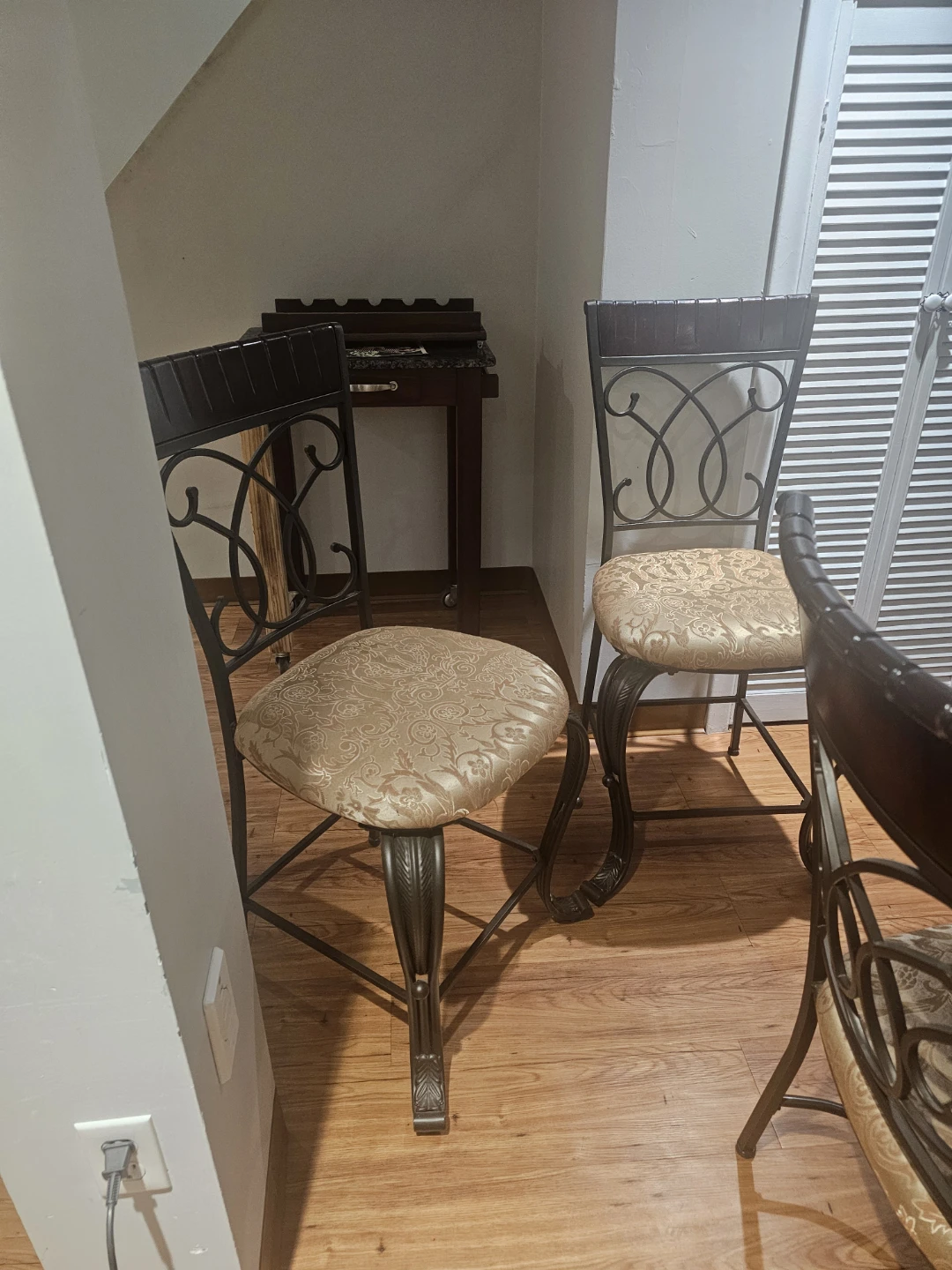 Round Dining Table and 4 Chairs + 2 Tall Chairs - photo 3