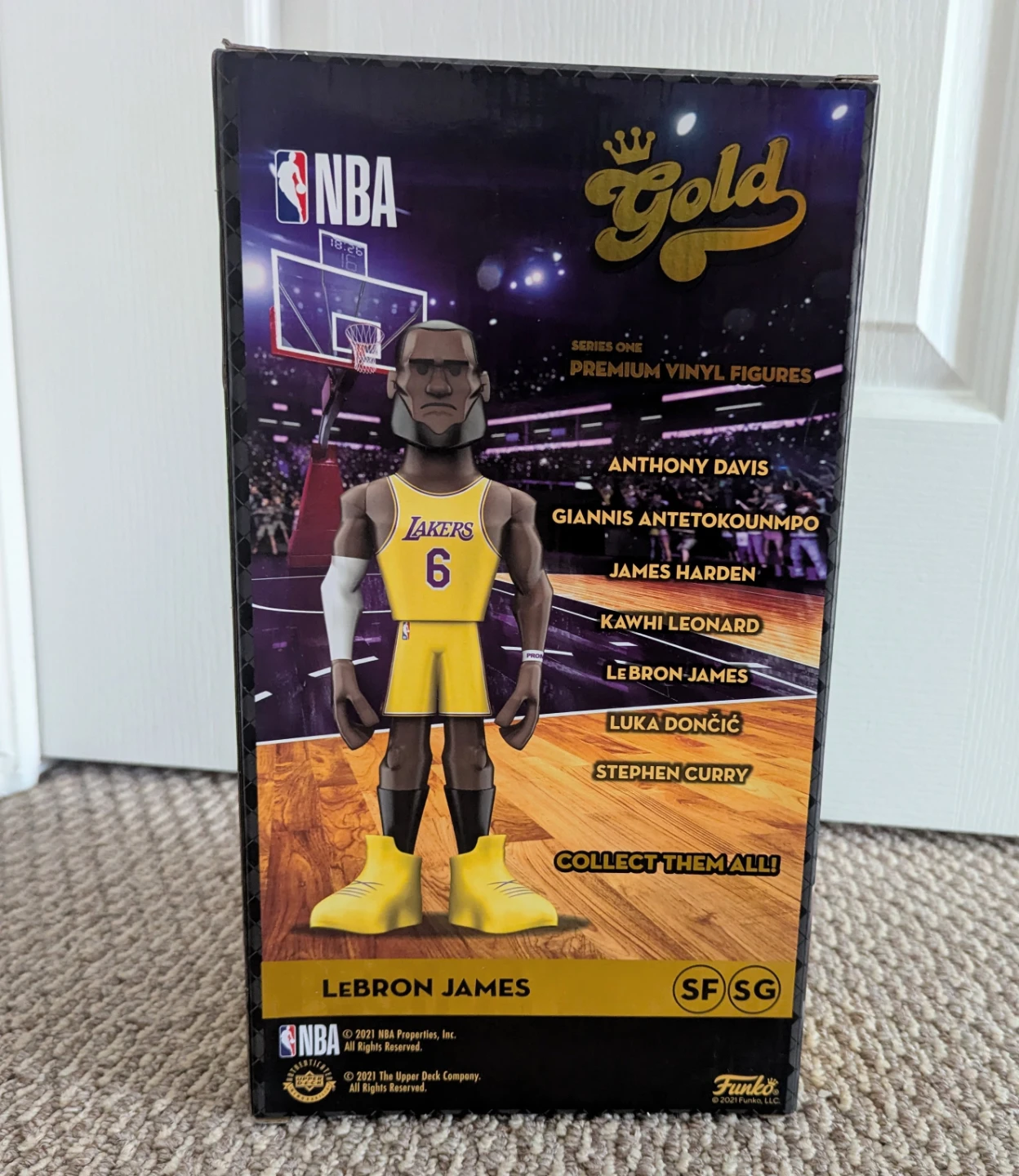 Funko Lebron James chase statue - photo 2