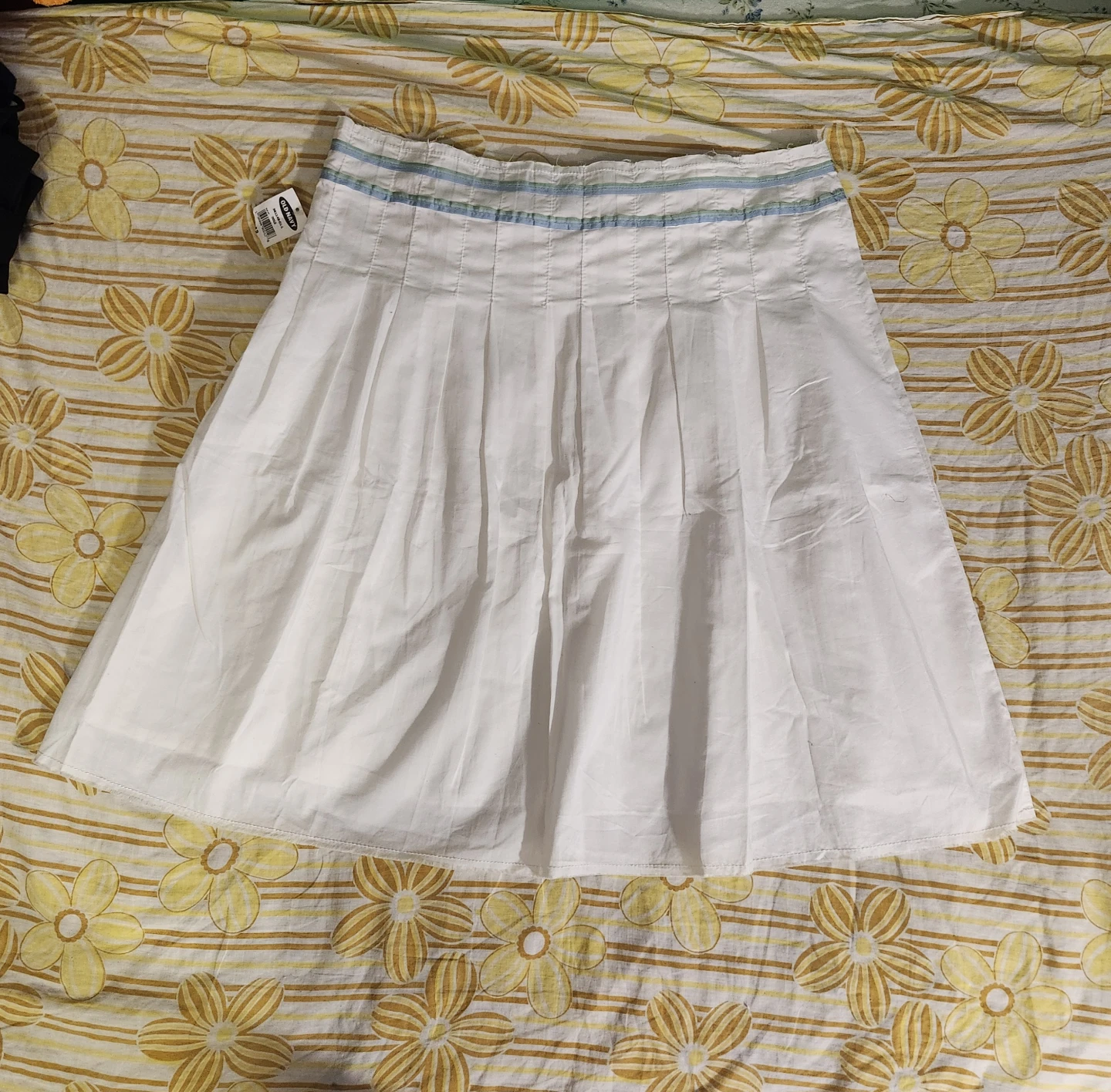 NWT Old Navy White pleated skirt with blue ribbon detail - photo 2