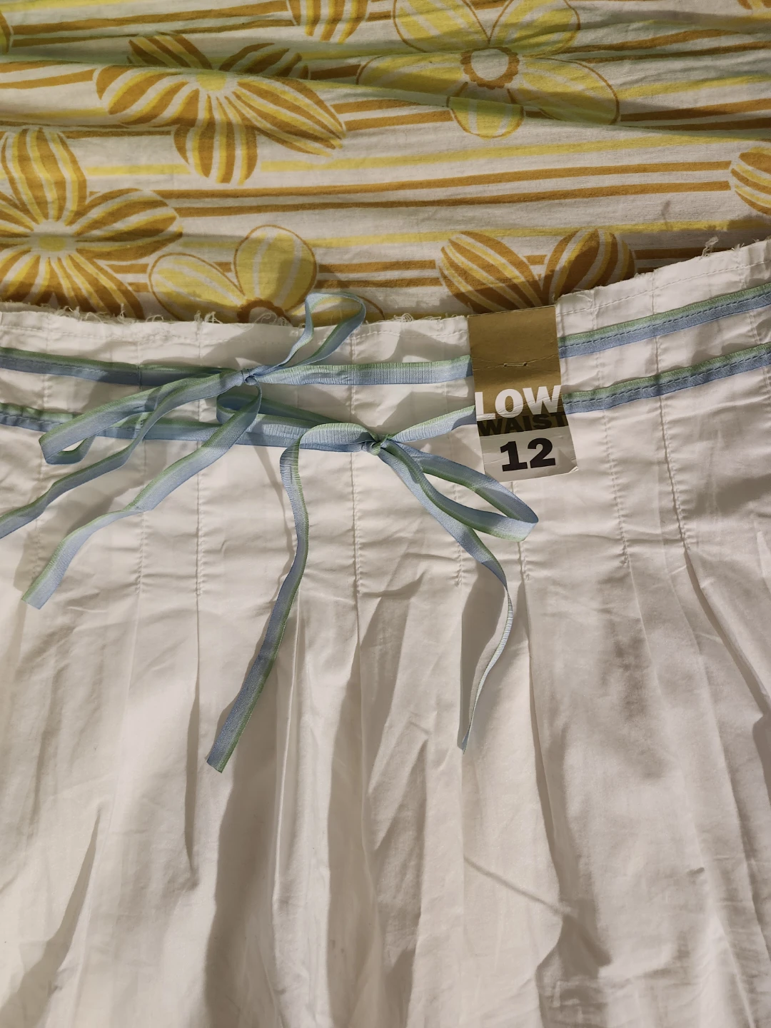 NWT Old Navy White pleated skirt with blue ribbon detail - photo 3