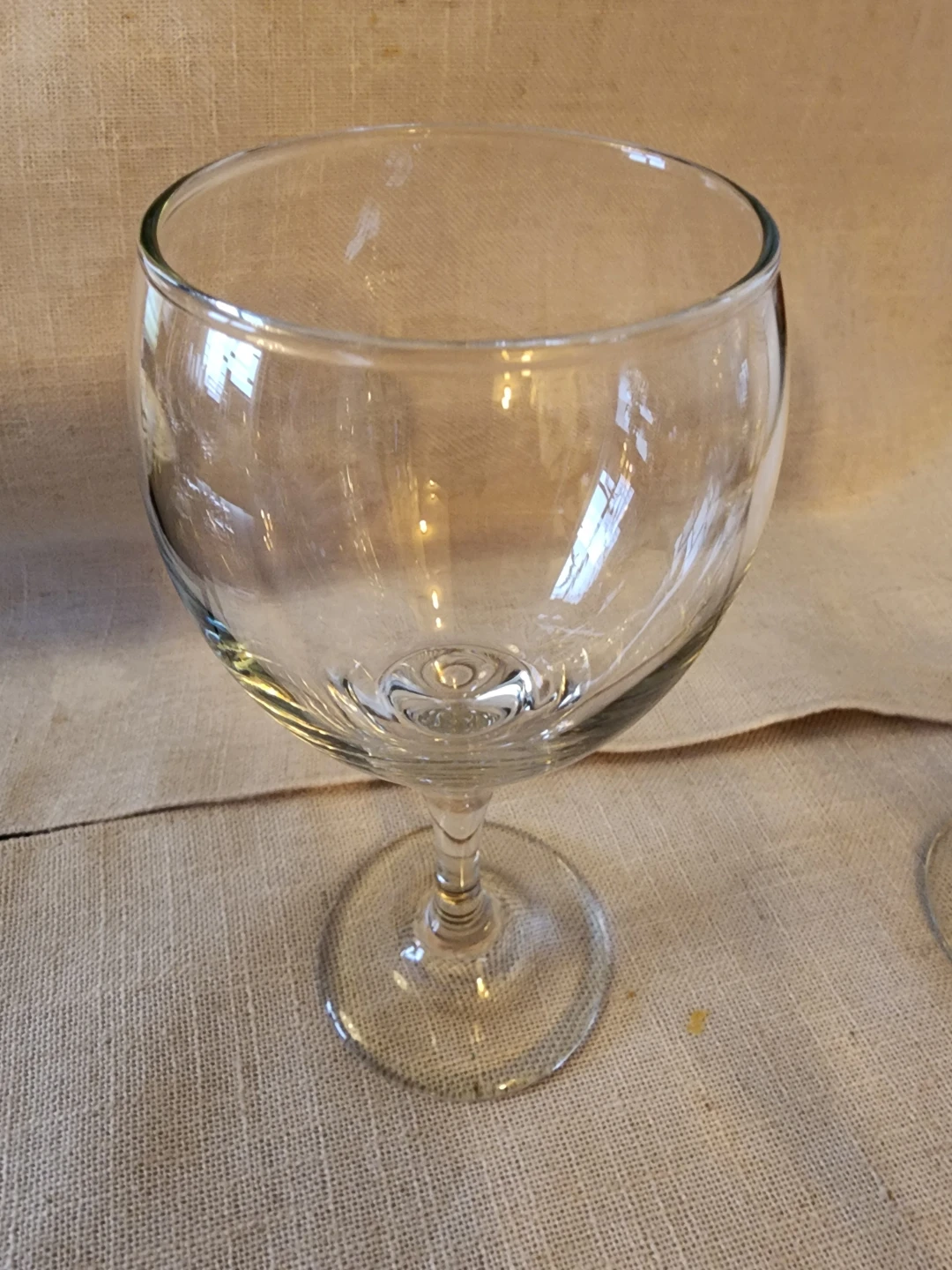Set of 4 Clear Glass Wine Glasses