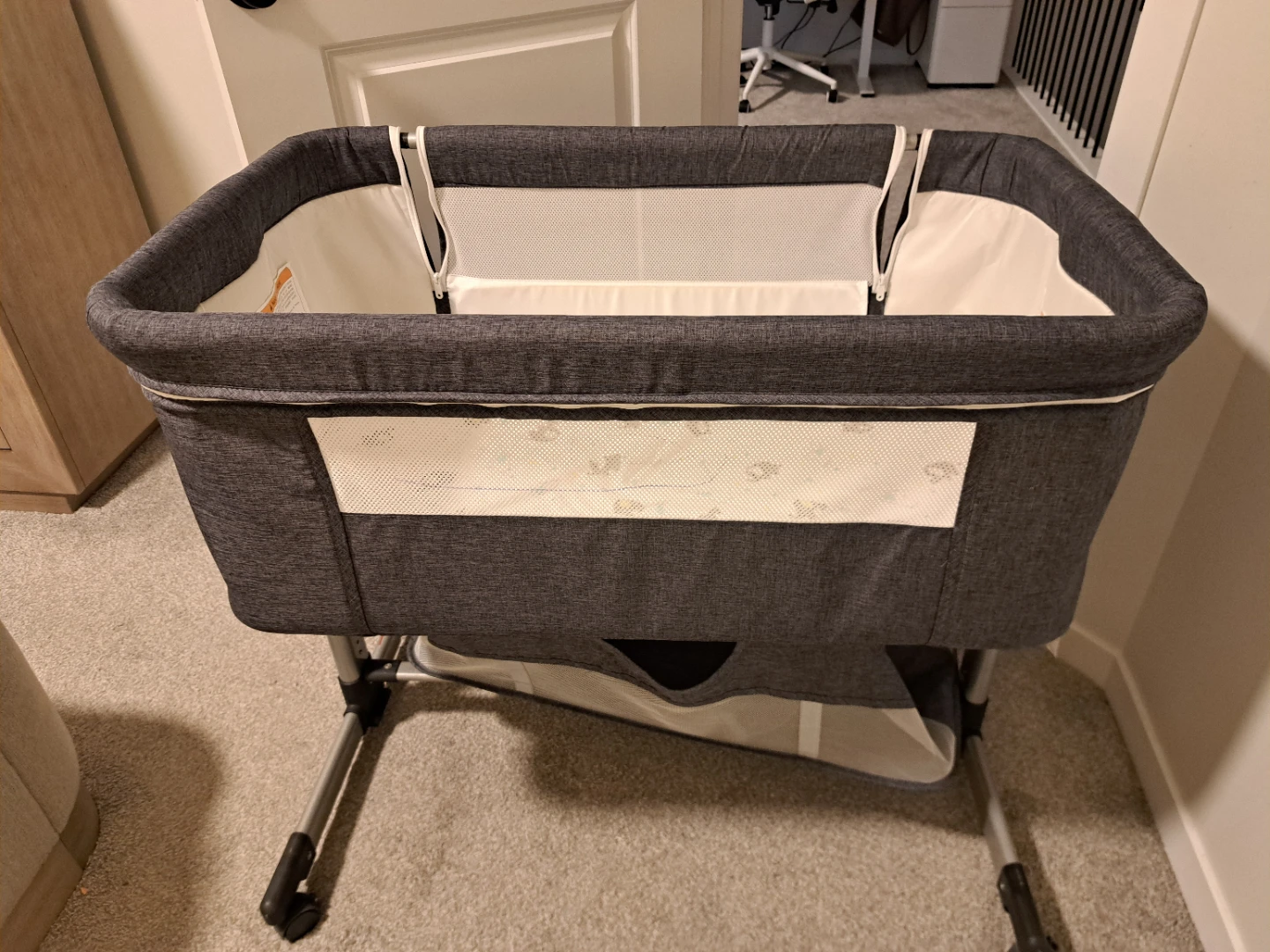 Portable Bassinet/Co-Sleeper - photo 2