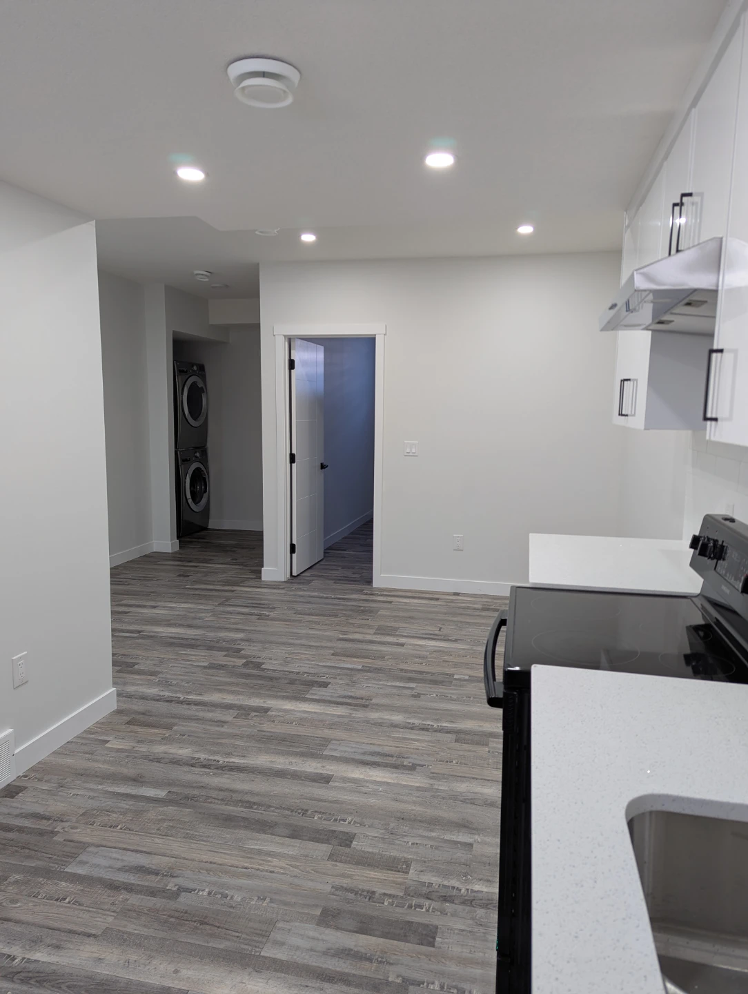 Brand New Legal 1 Bedroom Basement for Rent 🥕 - photo 2