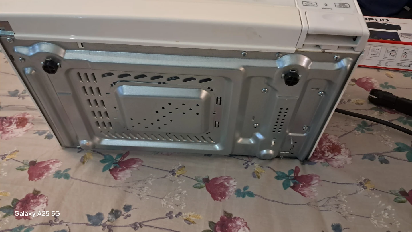 White Compact Microwave Oven - photo 2