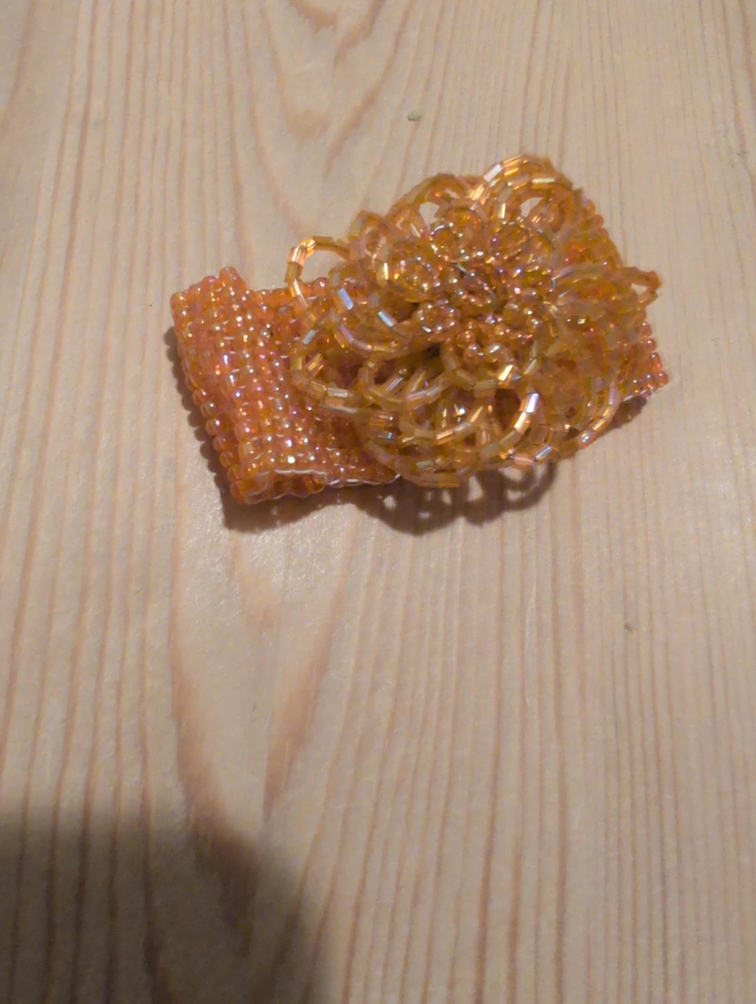 Elastic orange plastic bead bracelet