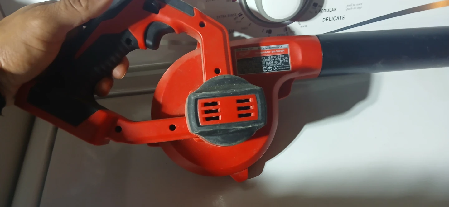 Milwaukee Tool 0884-20 3 Speed Compact Blower - photo 4