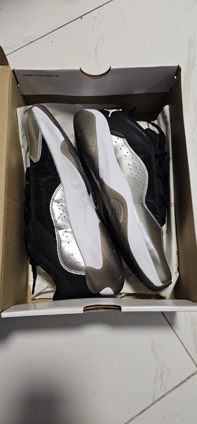 AIR Jordan 11 CMFT Low 'Silver Toe'