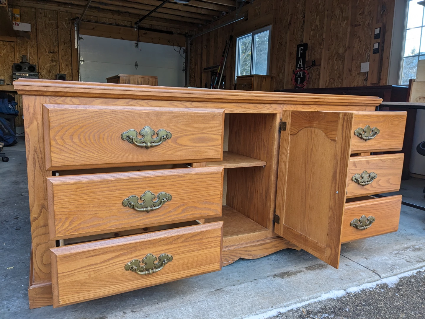 6 Drawer Dresser/Cabinet Combo in Solid Oak - photo 5