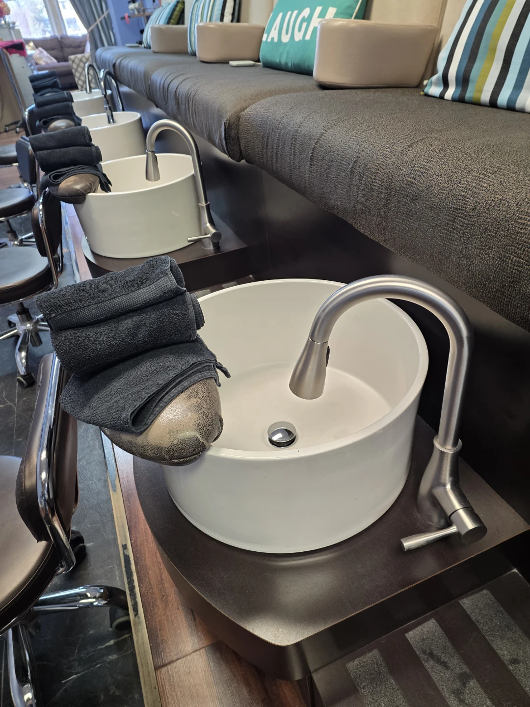 Pedicure Station Bench with Integrated Foot Baths - photo 4