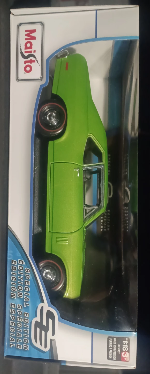 Maisto 1:18 Scale Special Edition Die-Cast Car