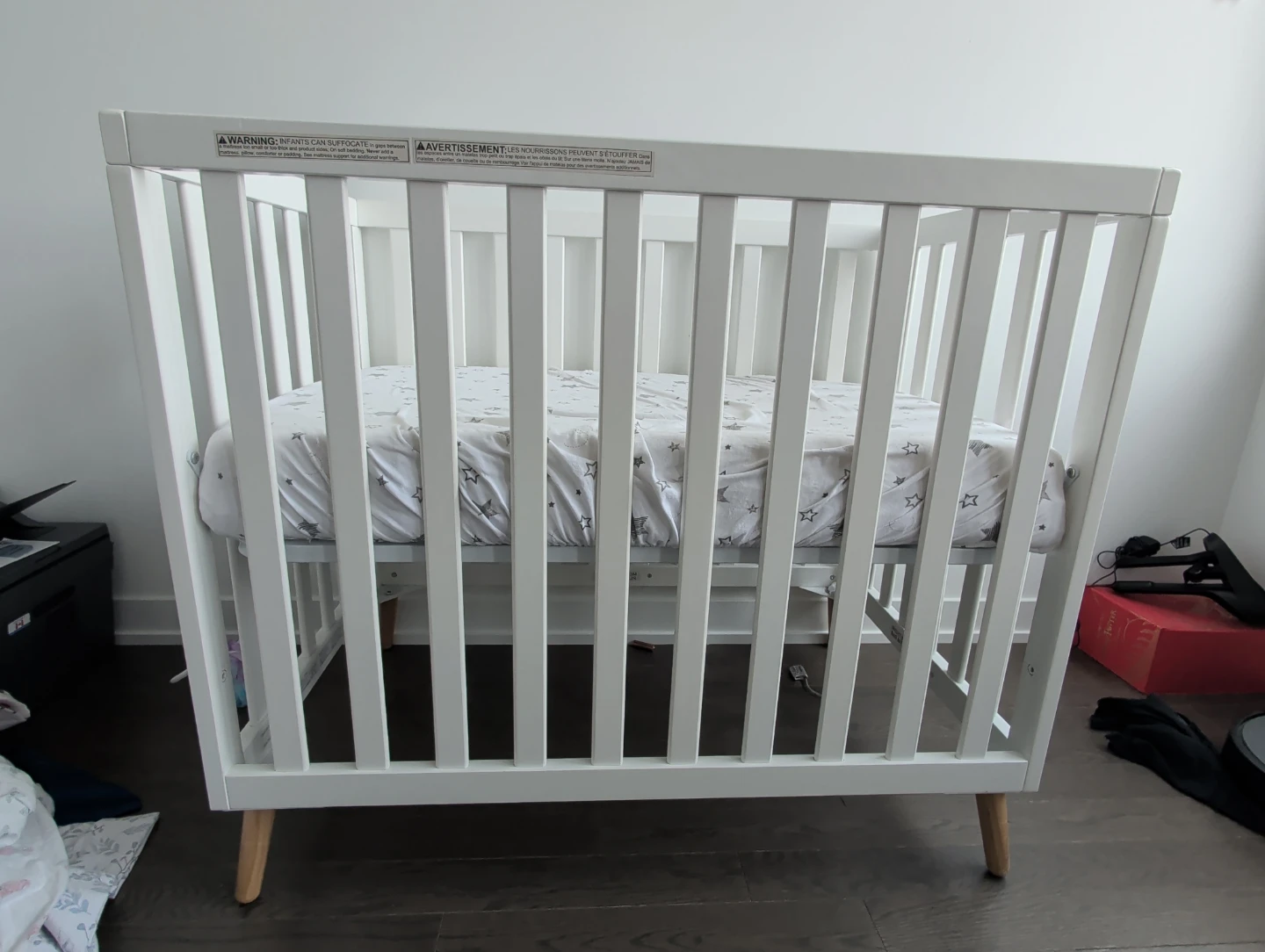 White Baby Crib with Star Pattern Sheet