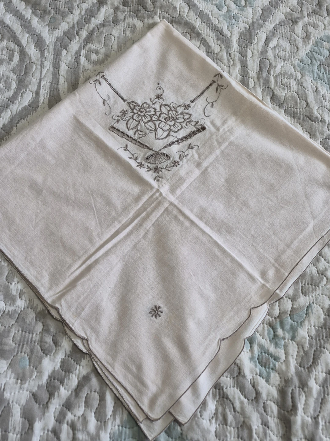 Beautiful Vintage 33" x 33" Embroidered Linen Table