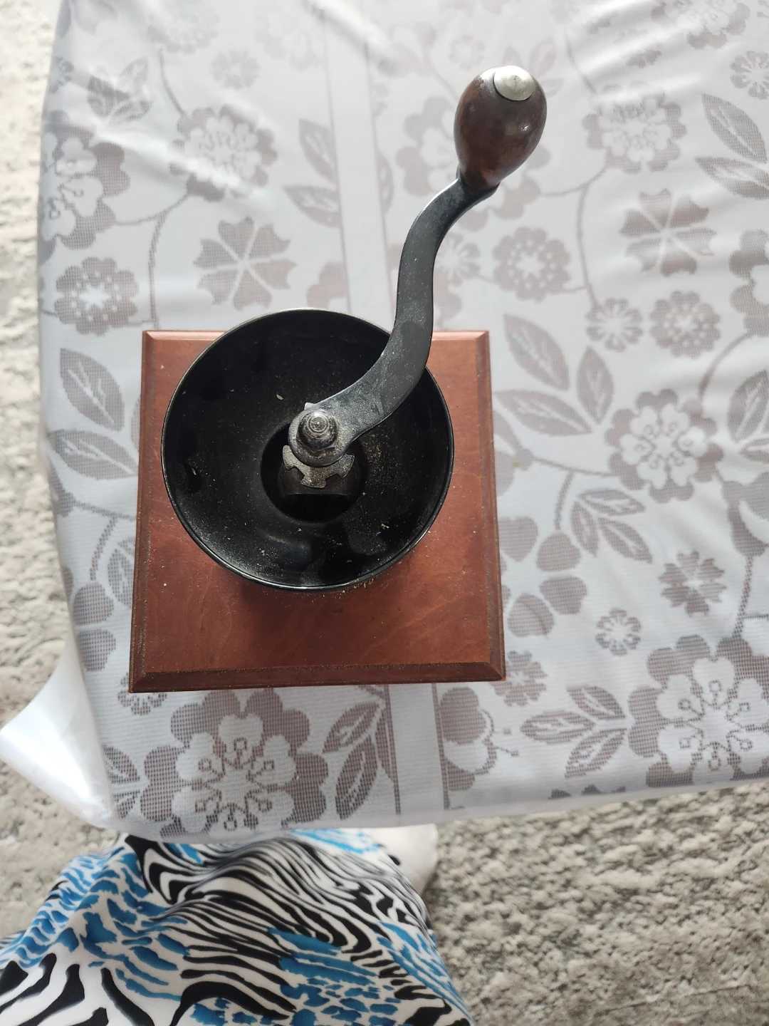 Vintage Manual Coffee Grinder - photo 3